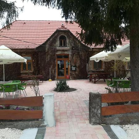Vadszolo Szallo Es Etterem Баконьбель Экстерьер фото